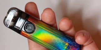 SMOK Novo mini 4 in hand